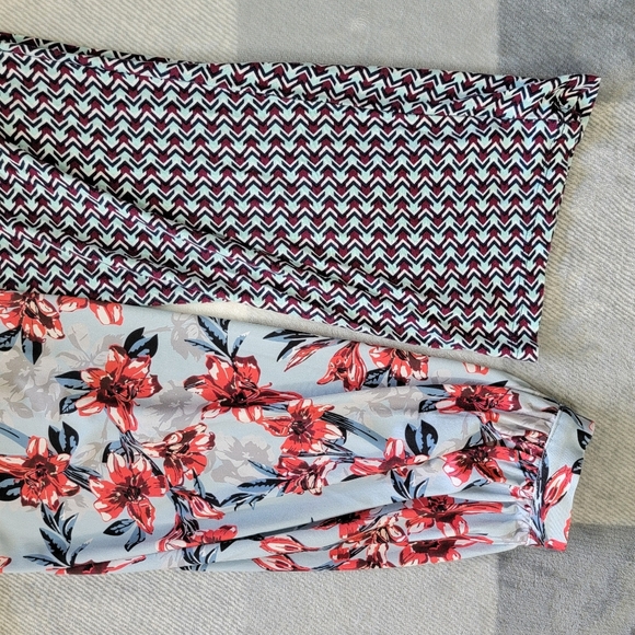 Lot Pair Of 2 Venus Long Sleeve Blouses V Neck Floral Geometric Print Medium - Picture 8 of 9